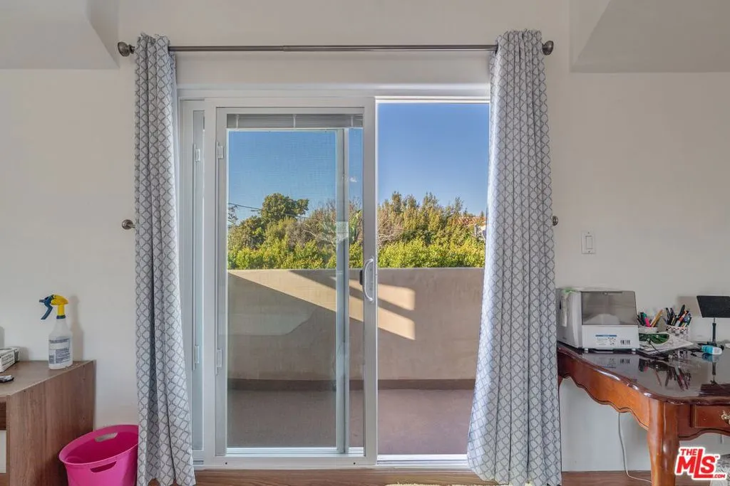 603 N Las Palmas Avenue, Los Angeles, California 90004 home-pic-31