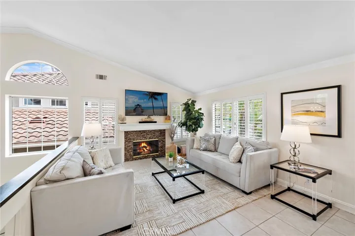 FAMILY ROOM - UP CLOSE