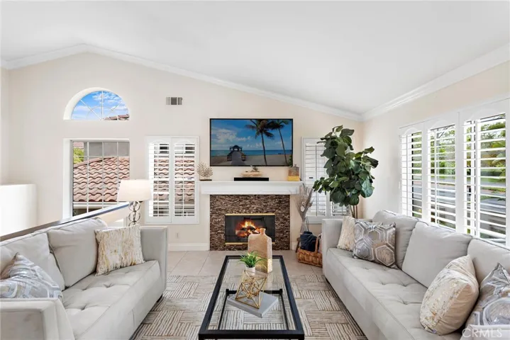 FAMILY ROOM - UP CLOSE