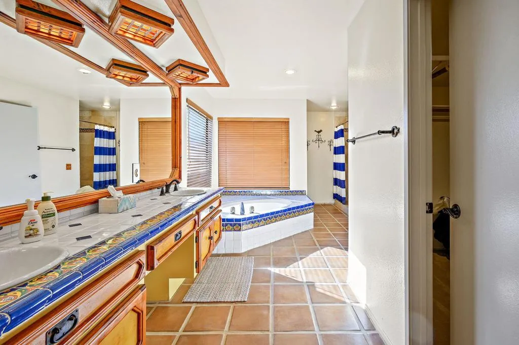 7452 Regency Drive, Palm Springs, California 92264 home-pic-27