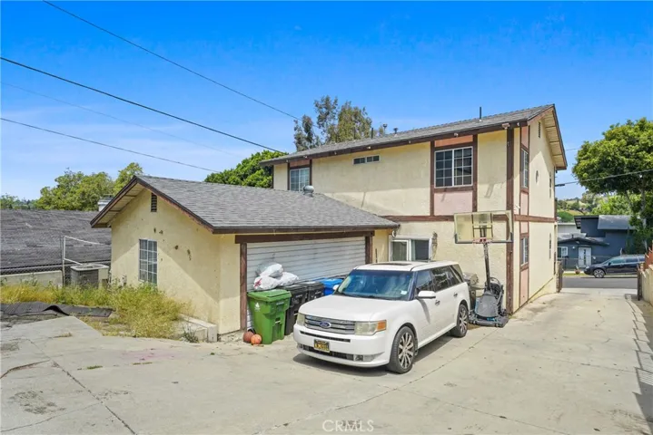 Back of The Front Unit w/2 car garage
