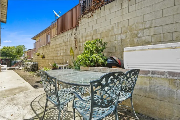 2nd Unit Backyard