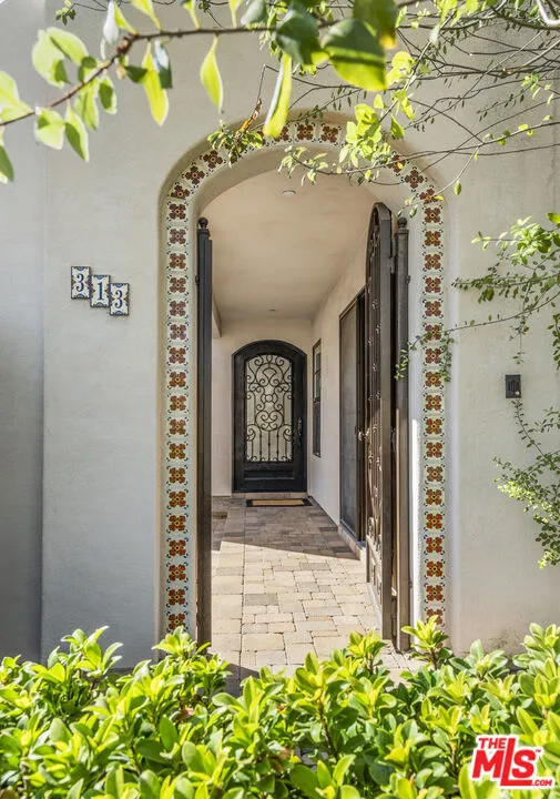 313 S Oakhurst Drive, Beverly Hills, California 90212 home-pic-1