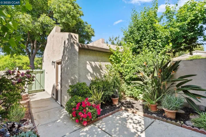 1050 Mohr Ln A, Concord, California 94518