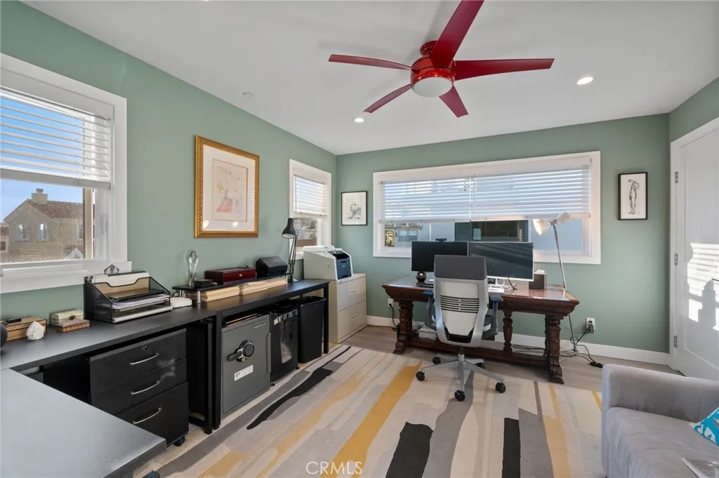 1074 7th Street 2, Hermosa Beach, California 90254 home-pic-16