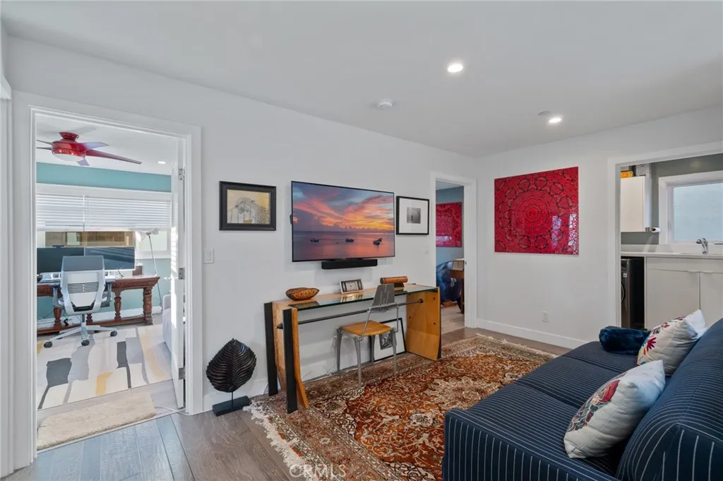 1074 7th Street 2, Hermosa Beach, California 90254 home-pic-12