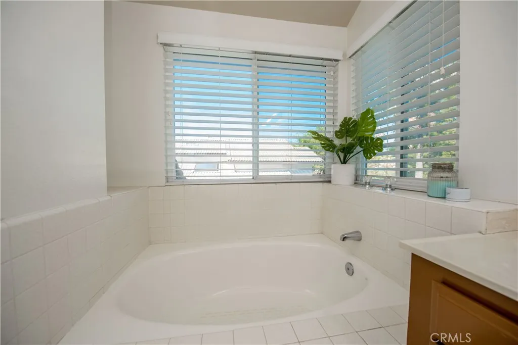 3251 Mountainside Drive, Corona, California 92882 home-pic-18