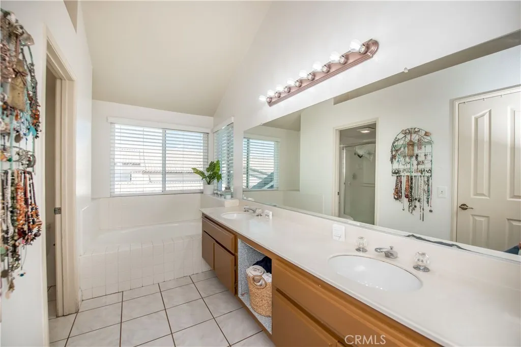 3251 Mountainside Drive, Corona, California 92882 home-pic-15