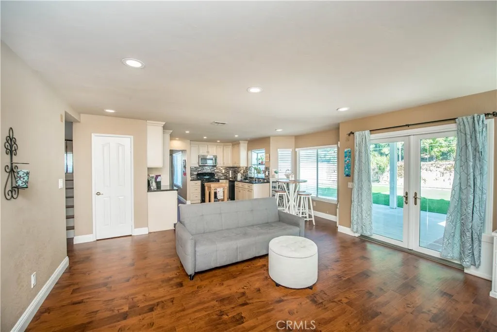 3251 Mountainside Drive, Corona, California 92882 home-pic-12