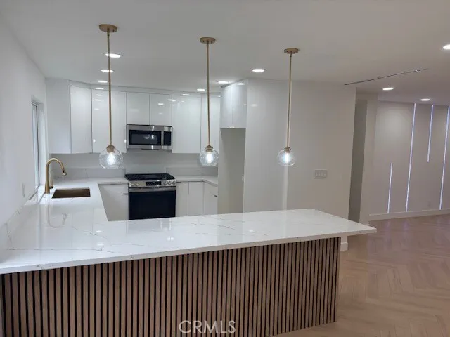 9647 Via Torino 143, Burbank, California 91504 home-pic-5