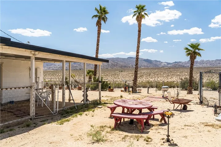 4960 Shoshone Valley, 29 Palms, California 92277