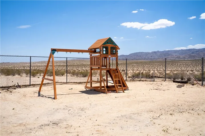 4960 Shoshone Valley, 29 Palms, California 92277
