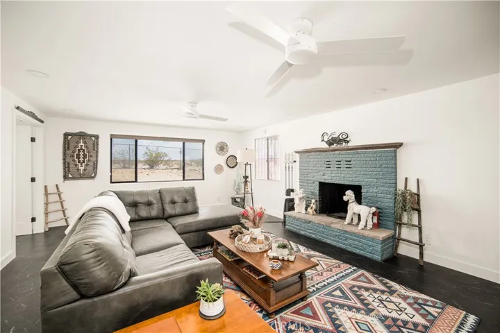 4960 Shoshone Valley, 29 Palms, California 92277