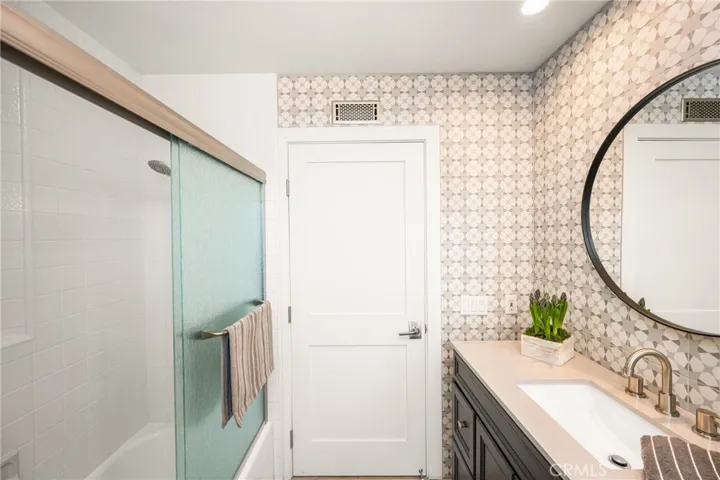 with full-height tile details