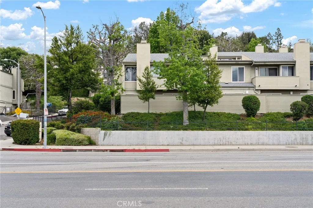15796 Midwood Drive 6, Granada Hills, California 91344 home-pic-36