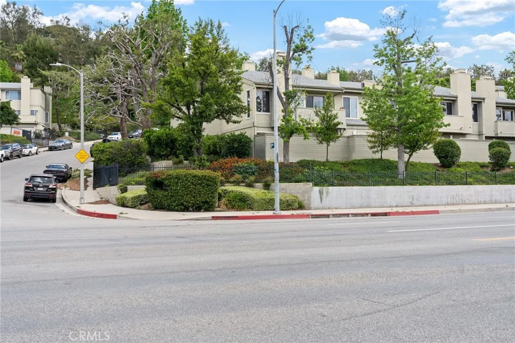 15796 Midwood Drive 6, Granada Hills, California 91344 home-pic-37