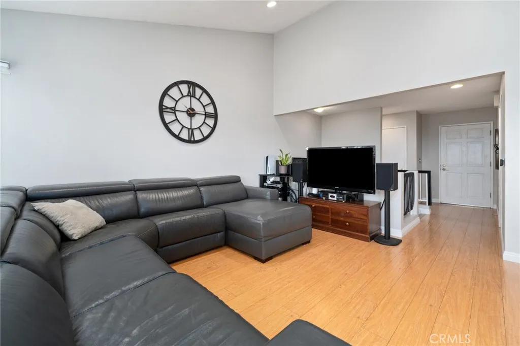 15796 Midwood Drive 6, Granada Hills, California 91344 home-pic-4