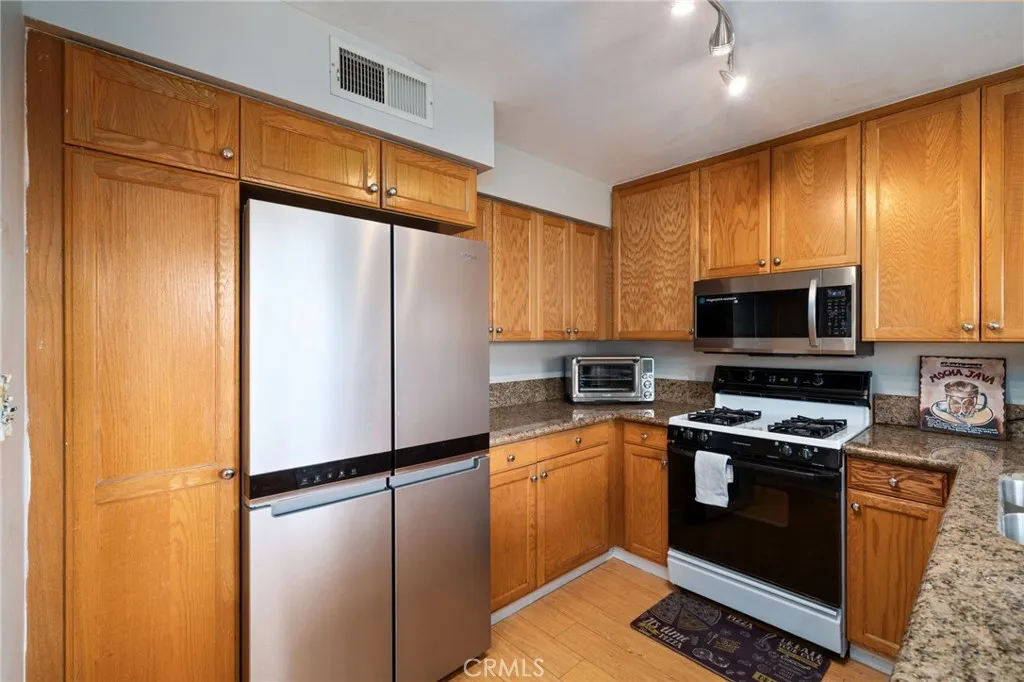 15796 Midwood Drive 6, Granada Hills, California 91344 home-pic-10