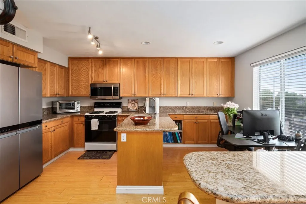 15796 Midwood Drive 6, Granada Hills, California 91344 home-pic-8