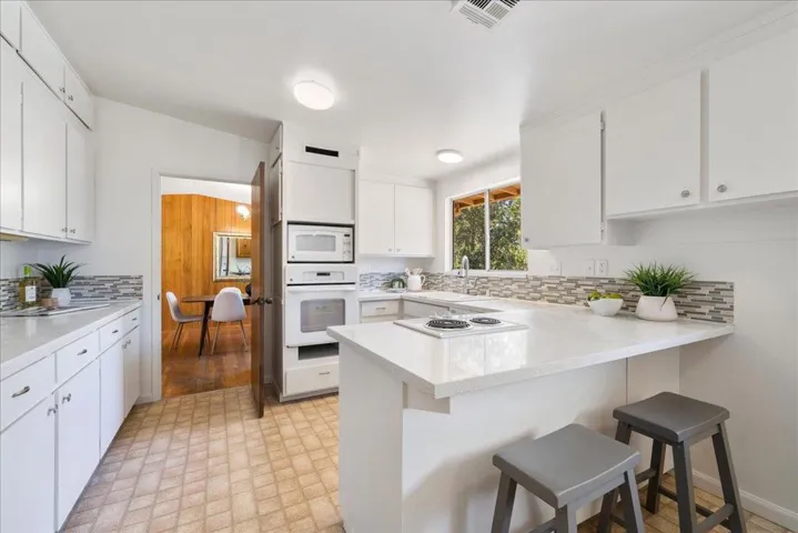26388 Ginny Lane, Los Altos Hills, California 94022