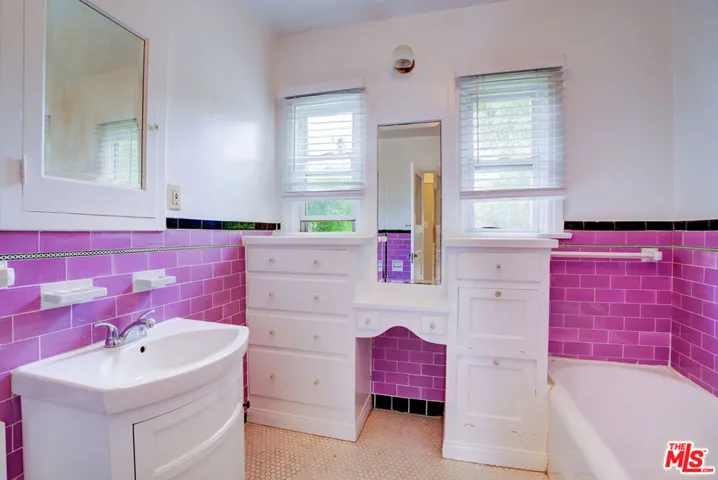 10372 Tennessee Avenue, Los Angeles, California 90064