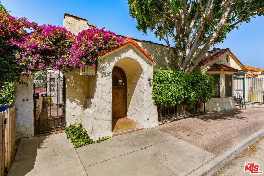 3218 Hamilton Way, Los Angeles, California 90026, 4 Bedrooms Bedrooms, ,3 BathroomsBathrooms,Residential Income,For Sale,HAMILTON,25535095