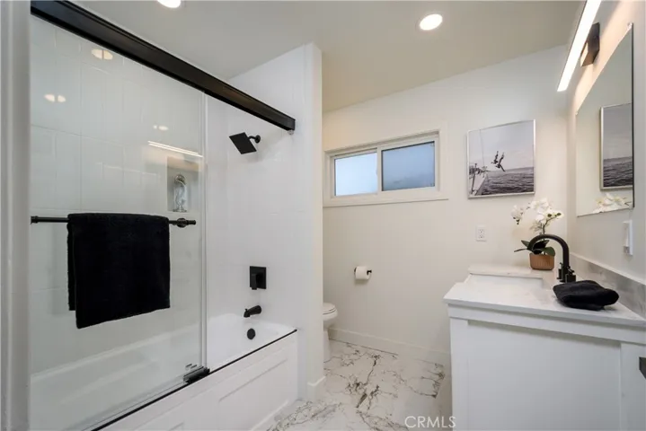 Guest bath.
