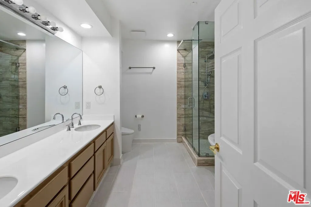 4310 Cahuenga Boulevard 203, Toluca Lake, California 91602 home-pic-12