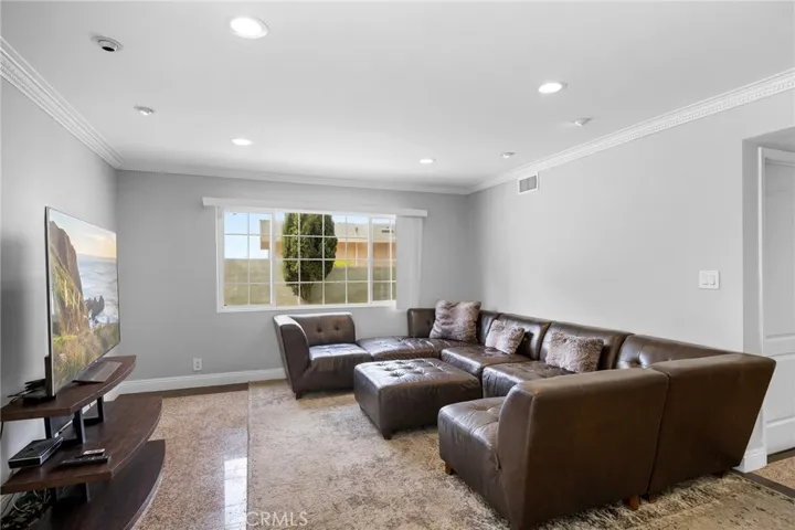 7980 Hollywood Way, Sun Valley, California 91352