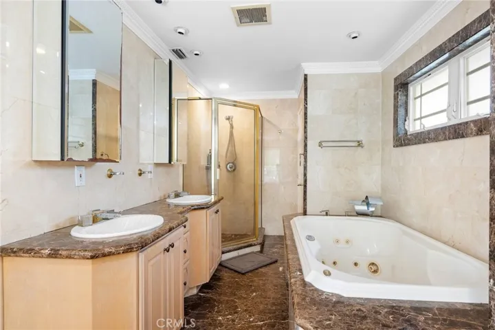 7980 Hollywood Way, Sun Valley, California 91352