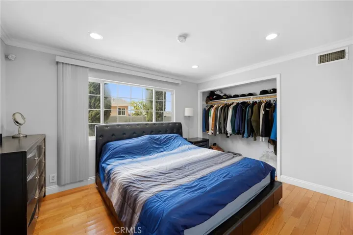 7980 Hollywood Way, Sun Valley, California 91352