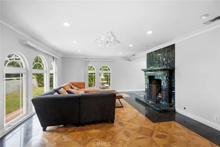 7980 Hollywood Way, Sun Valley, California 91352
