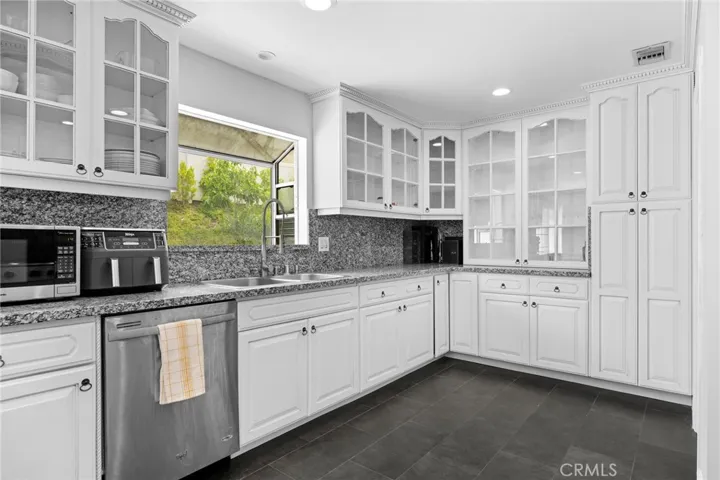 7980 Hollywood Way, Sun Valley, California 91352