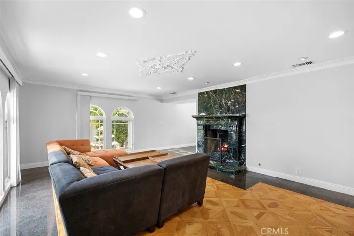 7980 Hollywood Way, Sun Valley, California 91352