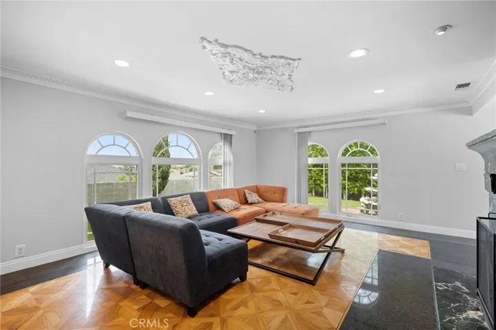 7980 Hollywood Way, Sun Valley, California 91352