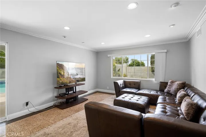 7980 Hollywood Way, Sun Valley, California 91352