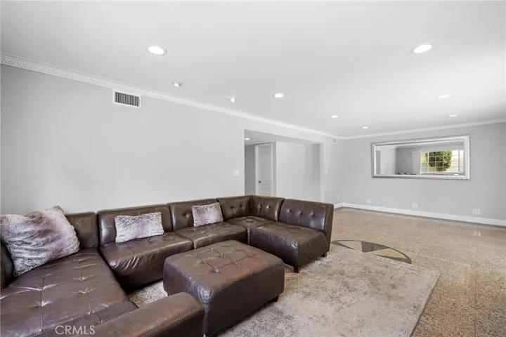 7980 Hollywood Way, Sun Valley, California 91352