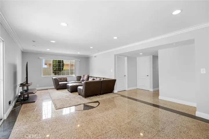 7980 Hollywood Way, Sun Valley, California 91352