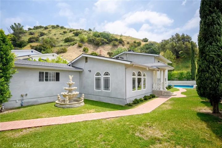 7980 Hollywood Way, Sun Valley, California 91352