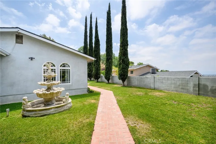 7980 Hollywood Way, Sun Valley, California 91352
