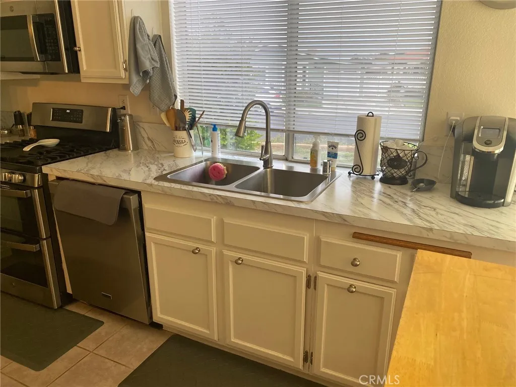 41104 Round Hill Court, Cherry Valley, California 92223 home-pic-5