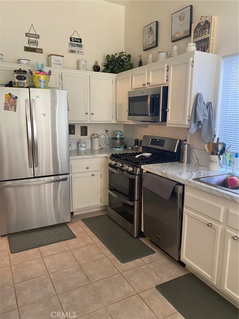 41104 Round Hill Court, Cherry Valley, California 92223 home-pic-4