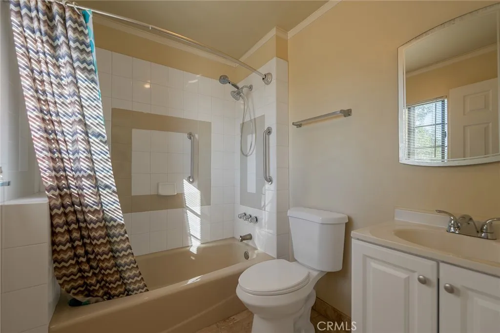 2240 Foothill Boulevard, Santa Ana, California 92705 home-pic-24