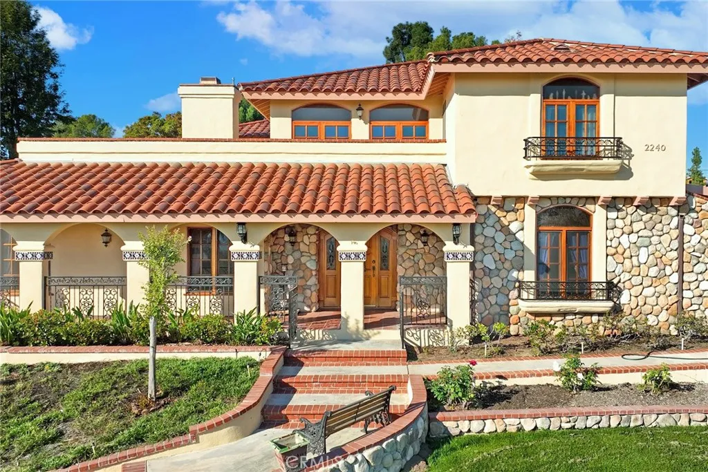 2240 Foothill Boulevard, Santa Ana, California 92705 home-pic-5