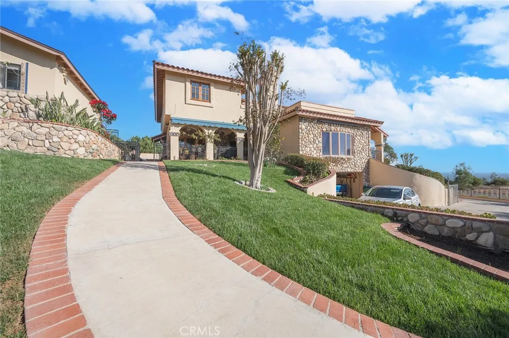 2240 Foothill Boulevard, Santa Ana, California 92705 home-pic-26