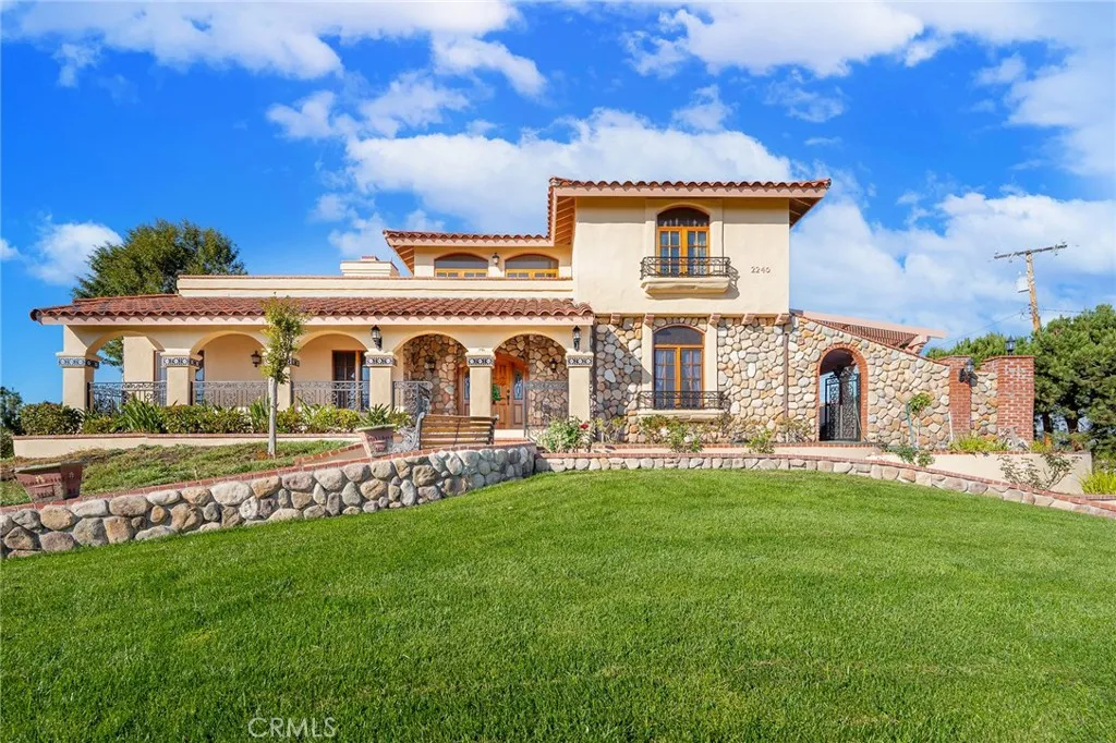 2240 Foothill Boulevard, Santa Ana, California 92705 home-pic-4
