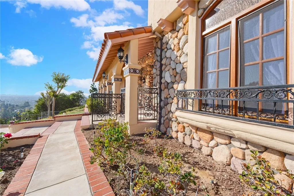 2240 Foothill Boulevard, Santa Ana, California 92705 home-pic-7