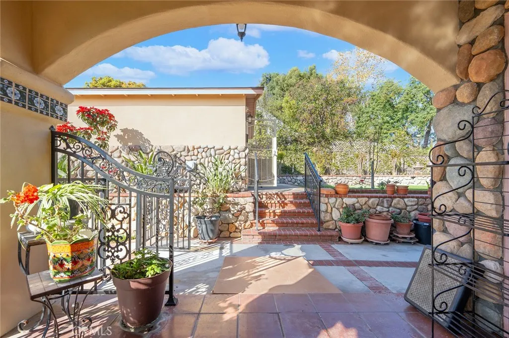 2240 Foothill Boulevard, Santa Ana, California 92705 home-pic-19