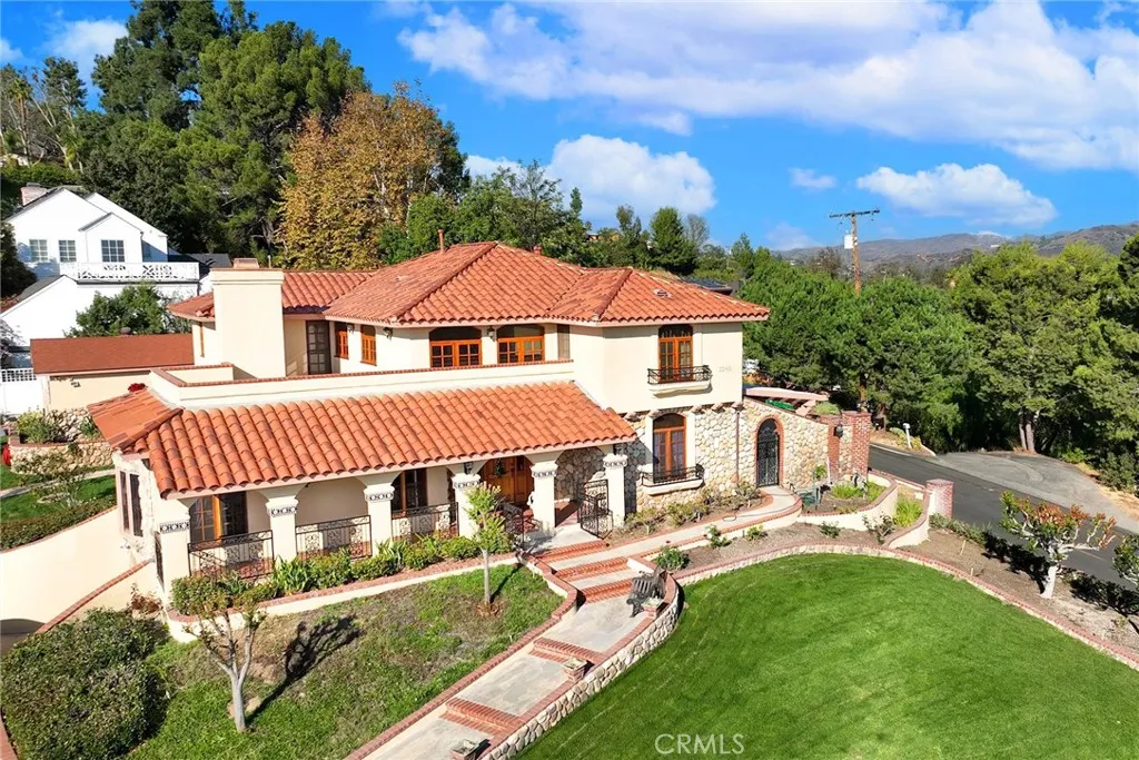 2240 Foothill Boulevard, Santa Ana, California 92705 home-pic-1