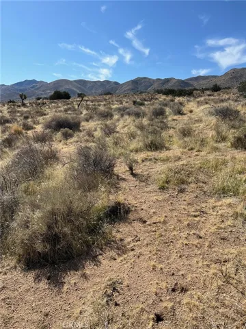 23 Outpost Road, Apple Valley, California 92308
